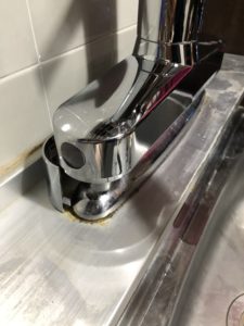 カバー取り付け中