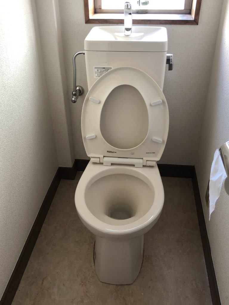 修理前のトイレ内