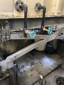 ポンプを撤去、配管中