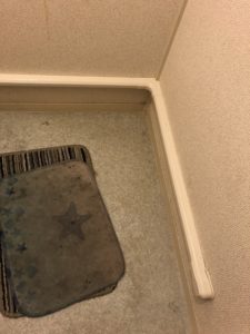 トイレ内配管（カバー施工）