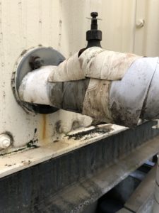 漏水している配管