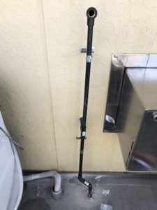 2階に立ち上げた給水管