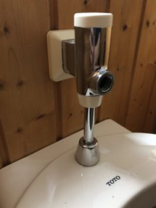 押しボタンが外れた本体