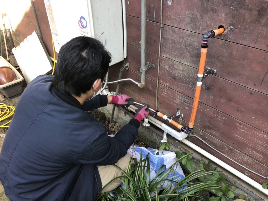 配管作業中2