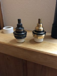 並べた新旧の部品
