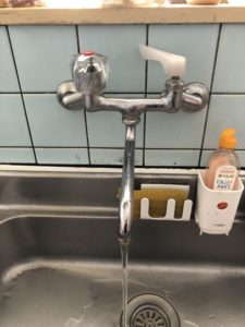 交換前のキッチン蛇口