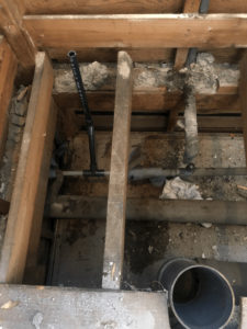 給水管の取り出し位置を変更したところ