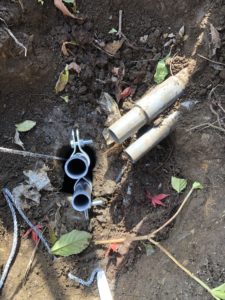 井戸内に挿入した新規配管