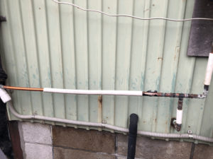 凍結破裂した周辺配管