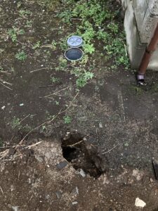地面に開いた穴