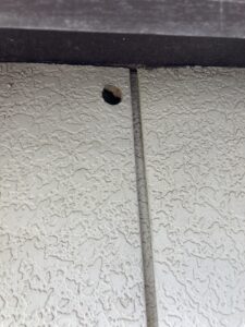 配管を屋内へ通すための穴