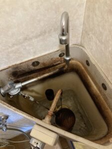 修理前のトイレタンク内