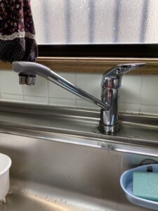 交換前のキッチン蛇口