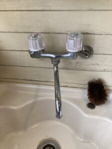 修理後のスロップシンク混合栓