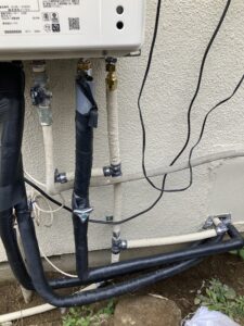 給湯器下の新規配管