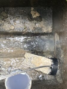 排出された油塊