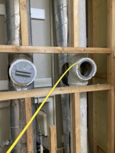 縦管掃除口から管内カメラ挿入