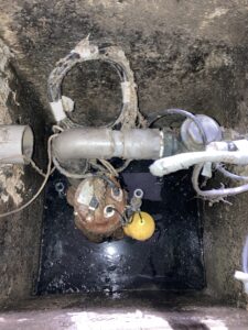 交換前の排水ポンプ