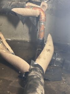漏水していた床下のお湯の管（給湯銅管）